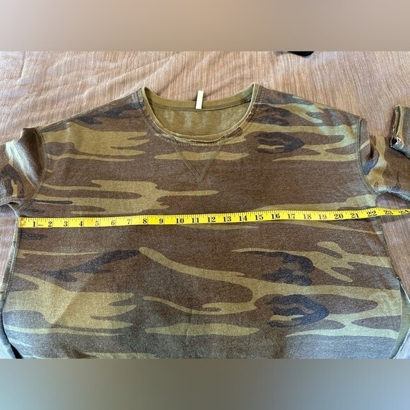 Z Supply Side Slit Cotton Blend Green Camo Weekender Pullover Size XS - Picture 10 of 12